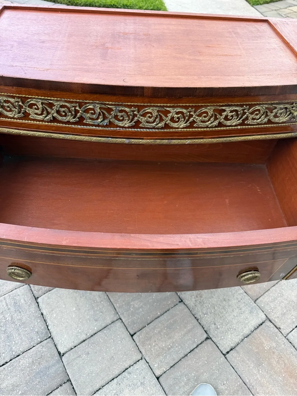 N/A elegant mahogany